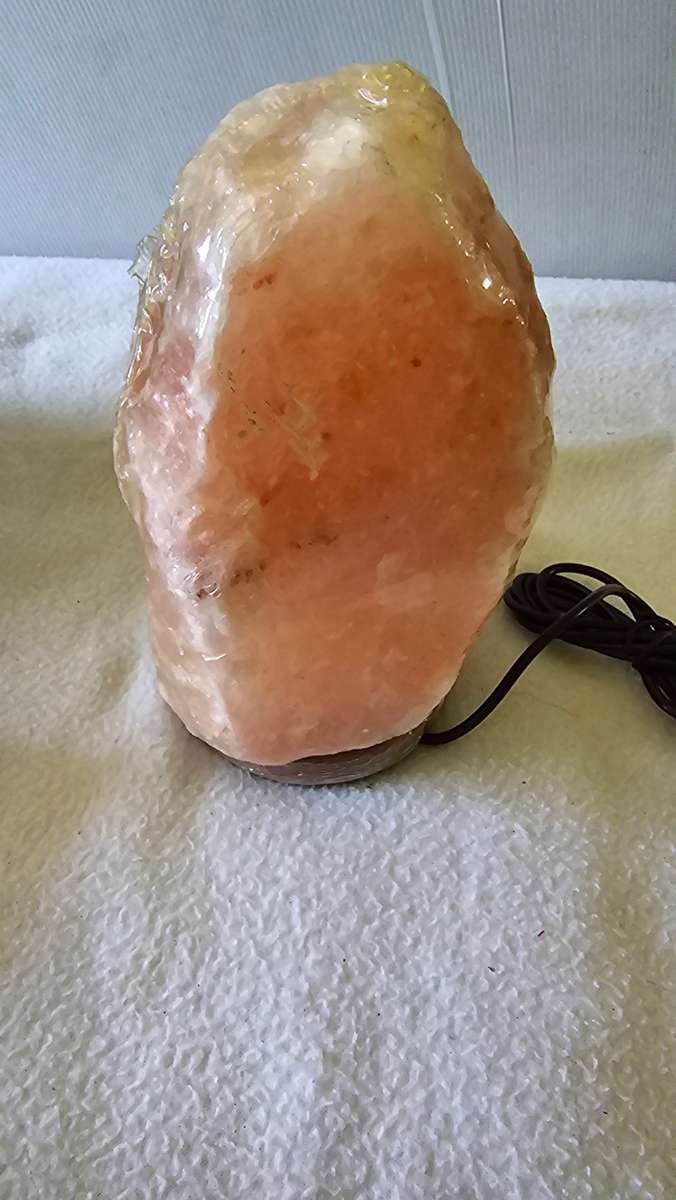 HIMALAYAN CRYSTAL SALT LAMP