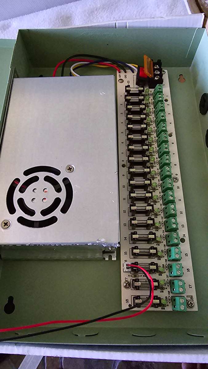 12 VDC,18 OUTPUT SWITCH MODE CCTV POWER SUPPLY