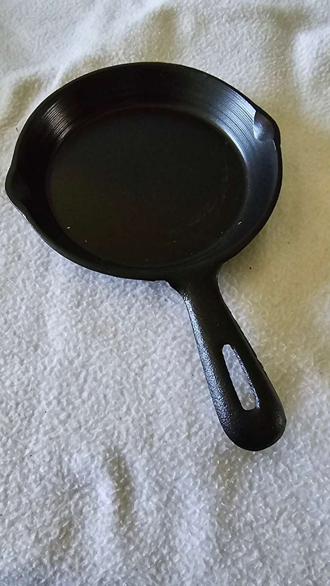 SOLID CAST IRON  PAN(MINT CONDITION)