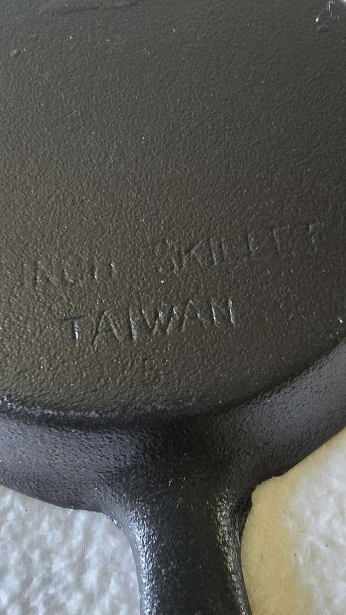 SOLID CAST IRON  PAN(MINT CONDITION)