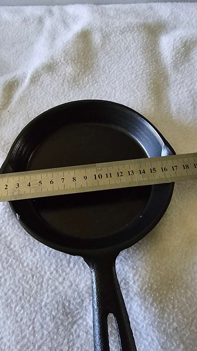 SOLID CAST IRON  PAN(MINT CONDITION)