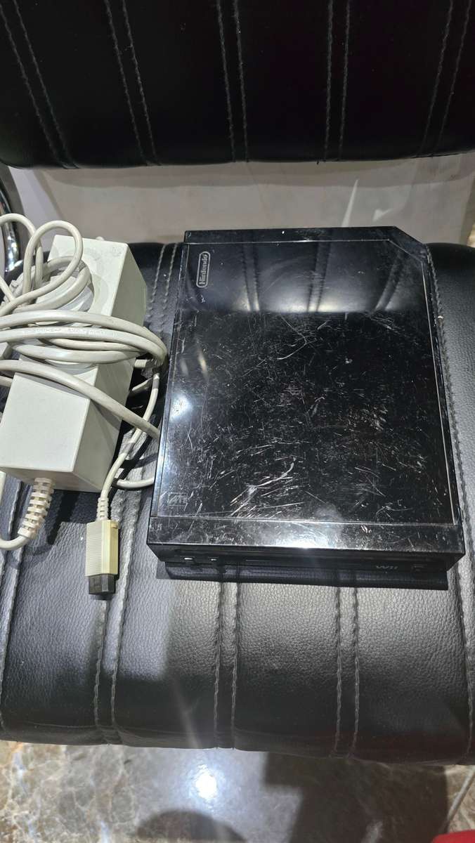 NINTENDO BLACK WII CONSOLE INCLUDING POWER SUPPLY