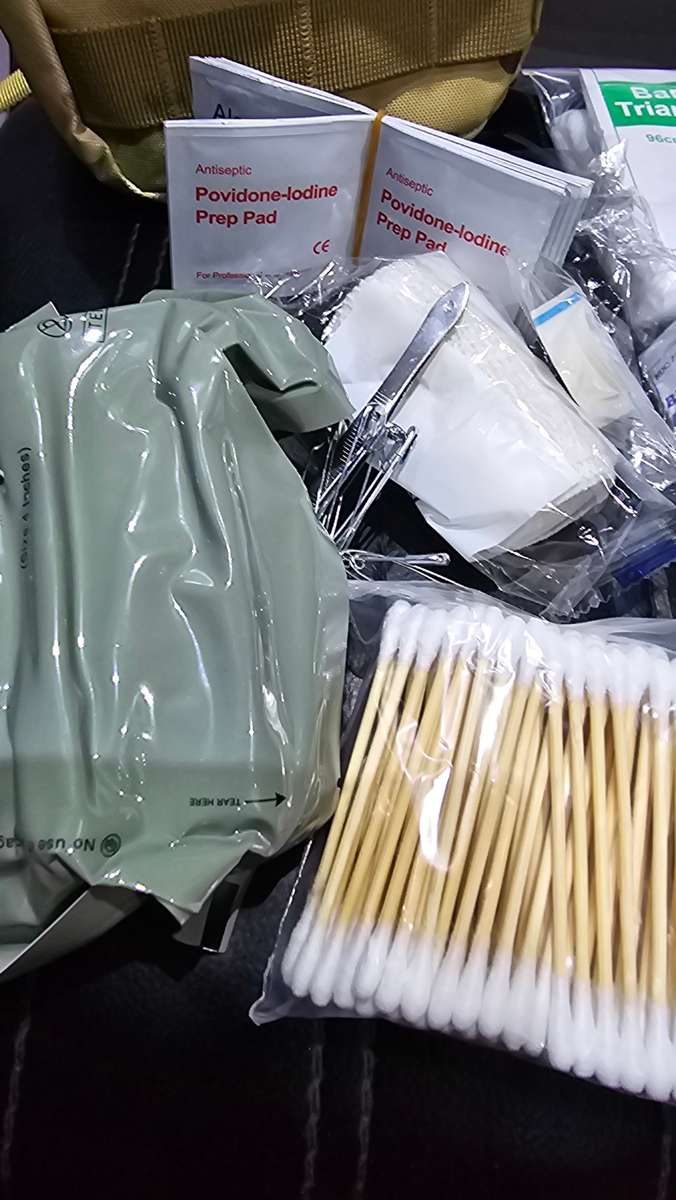 EMERGENCY FIRST AID KIT WITH COMPATIBLE BAG