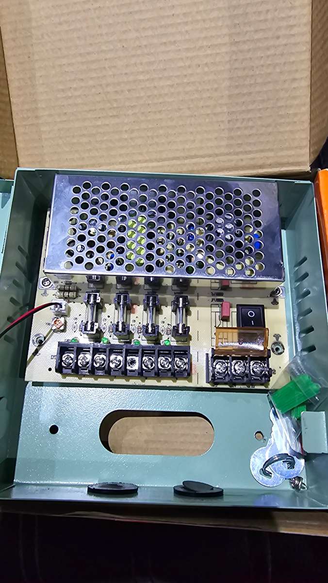 12 VDC,4 OUTPUT SWITCH MODE CCTV POWER SUPPLY