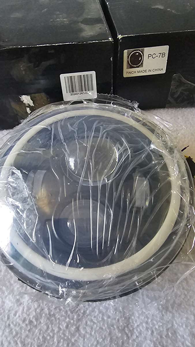 PC 7 INCH HEADLIGHT(FOR JEEP OR WRANGLER OFF ROADS(SET OF TWO)