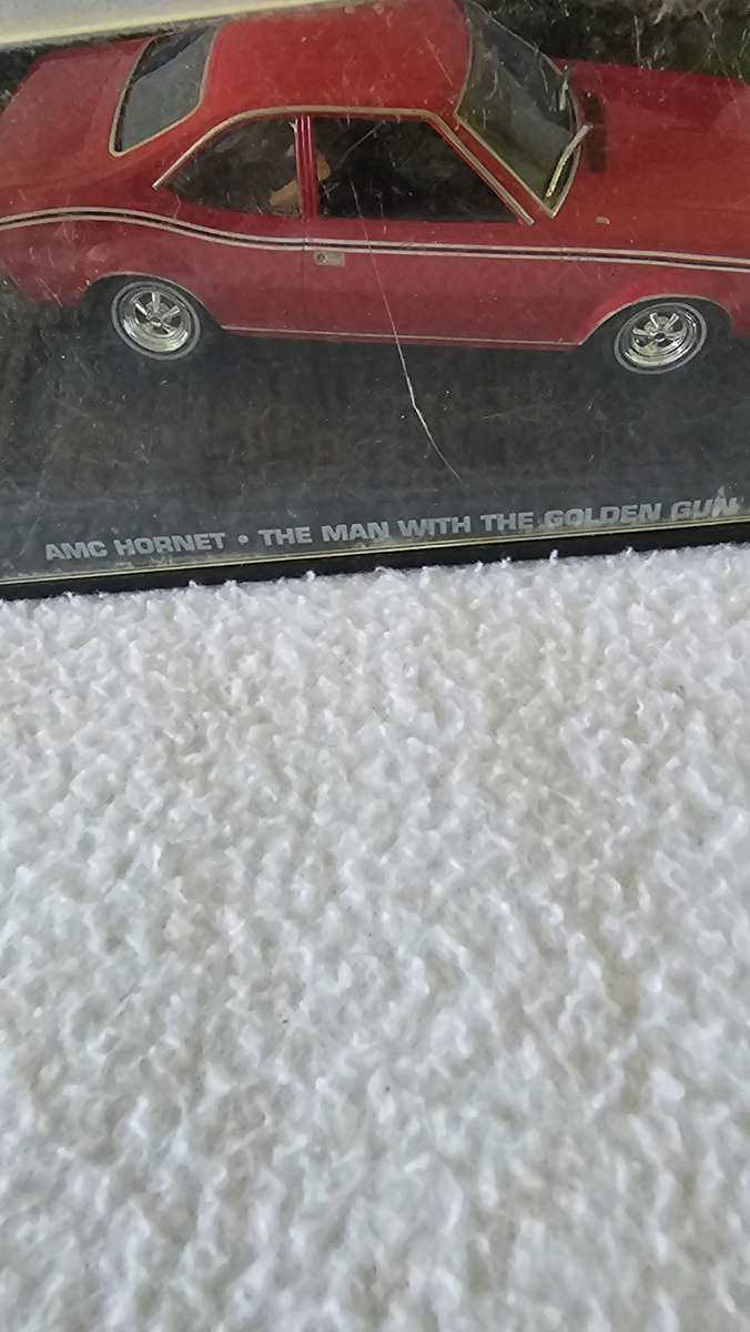 JAMES BOND AMC HORNET DIE CAST MODEL(SCALE 1,43)THE MAN WITH THE GOLDEN GUN