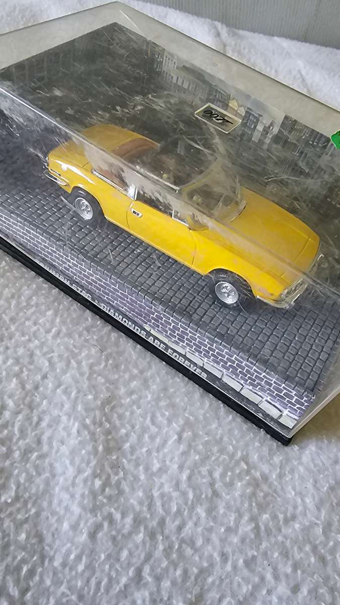 JAMES BOND DIE CAST MODEL TRIUMPH STAG(DIAMONDS ARE FOREVER)SCALE 1:43