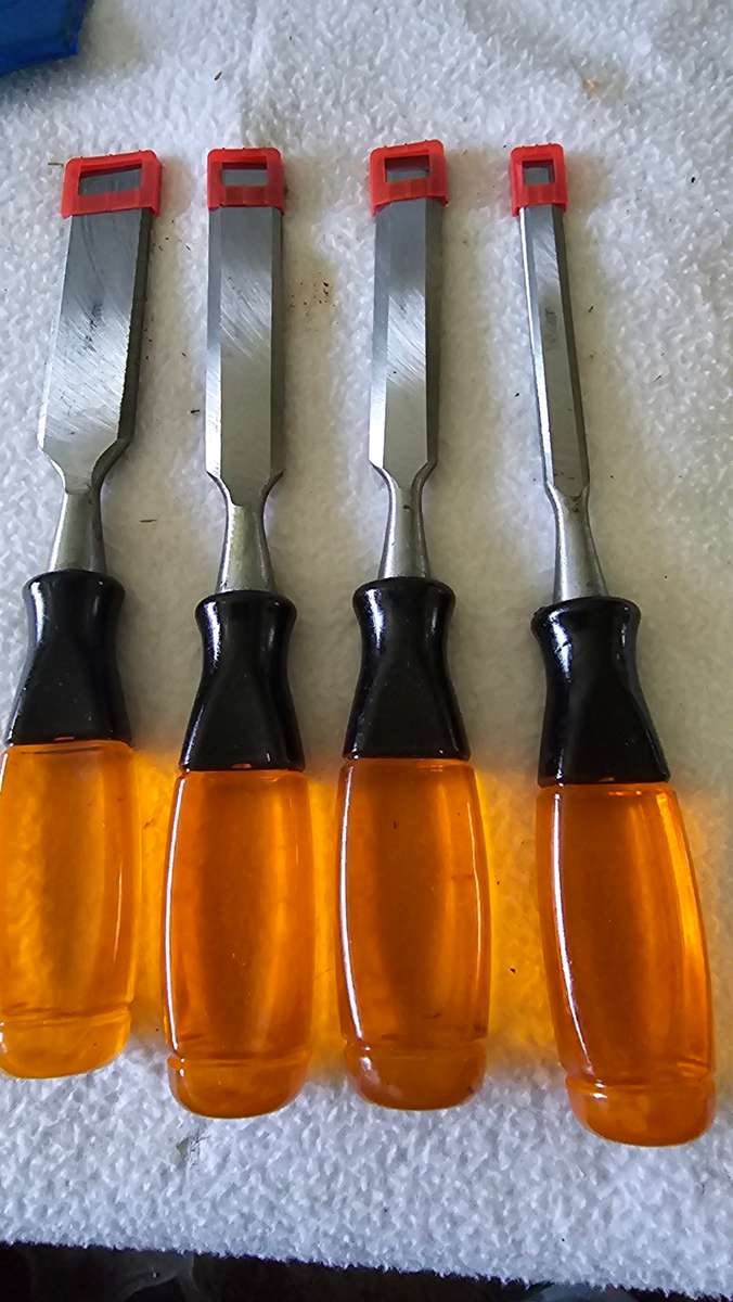 4 PIECE FIRM HANDLE CHISEL SET