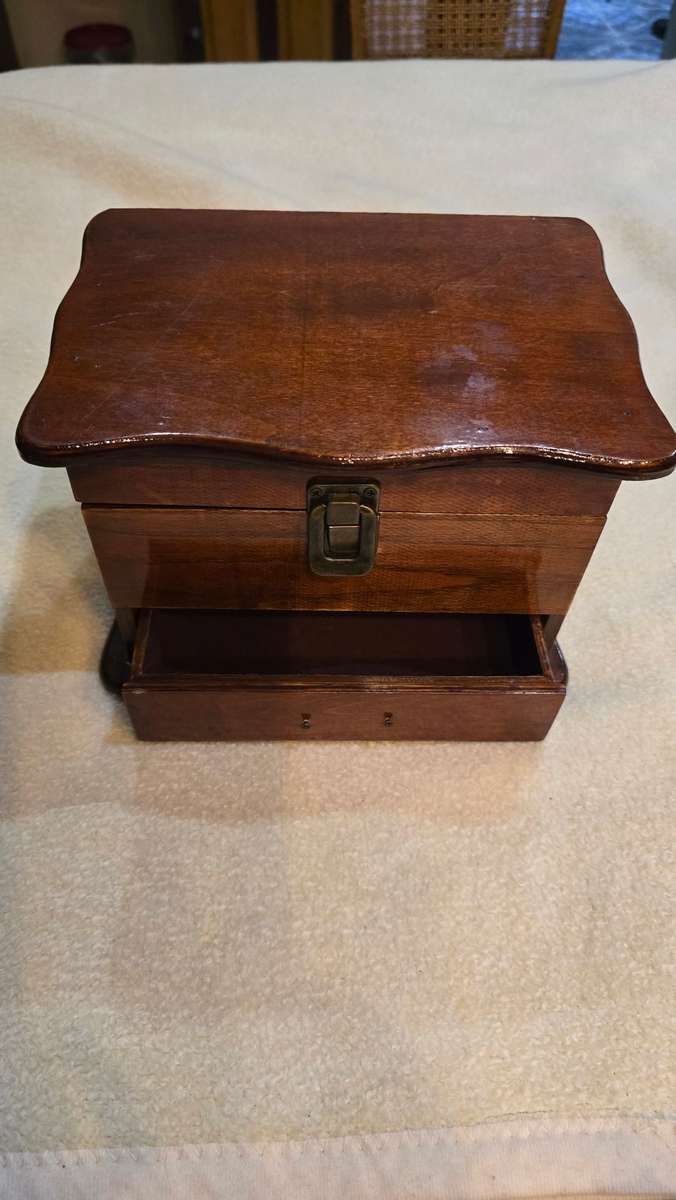 SOLID WOOD VINTAGE IMBUIA JEWELRY BOX WITH DRAWER