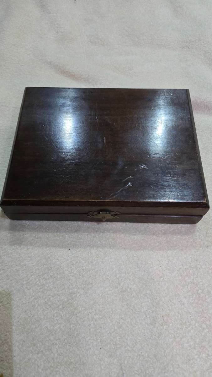 12 PIECE STUNNING VINTAGE CUTLERY SET-SEE MARKINGS(IN WOODEN BOX)