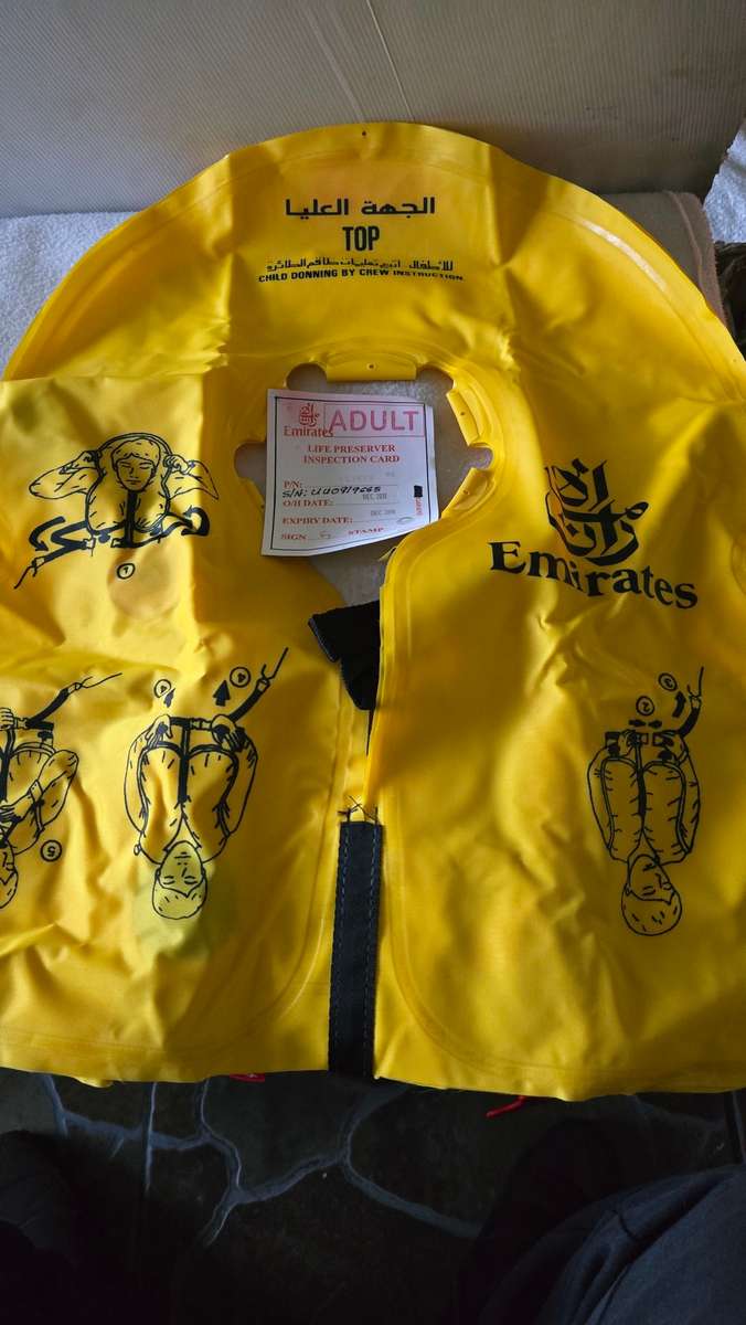 EMERGENCY AIRPLANE ADULT LIFE JACKET