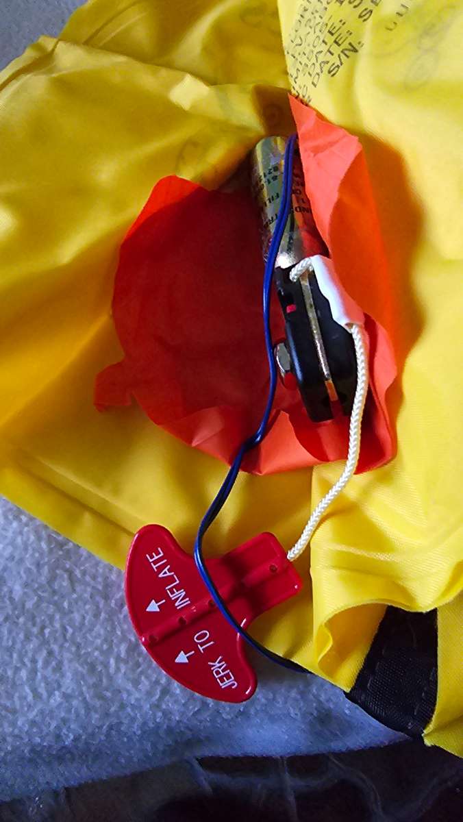 EMERGENCY AIRPLANE ADULT LIFE JACKET