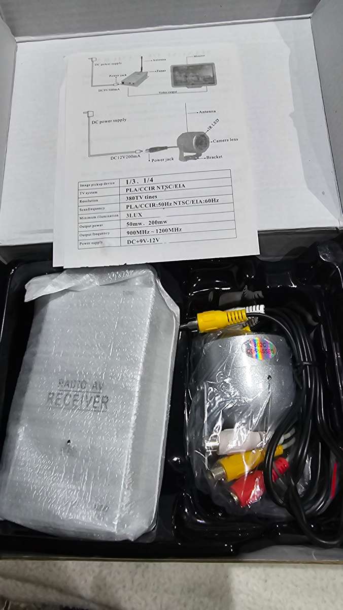 WIRELESS A/V CAMERA AND RECEIVER