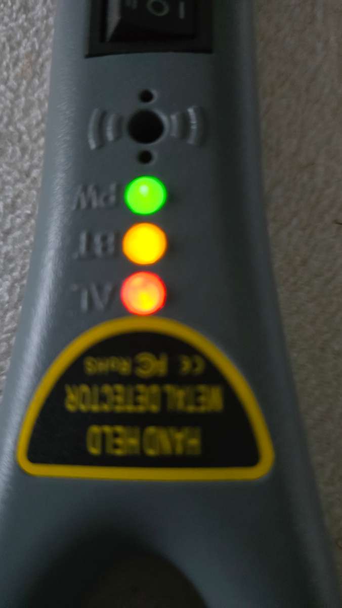 HANDHELD METAL DETECTOR