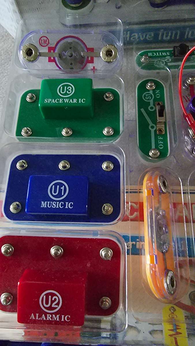 ELECTRONIC SNAP CIRCUIT JNR(BUILD OVER 100 EXCITING PROJECT ( BY ELENCO