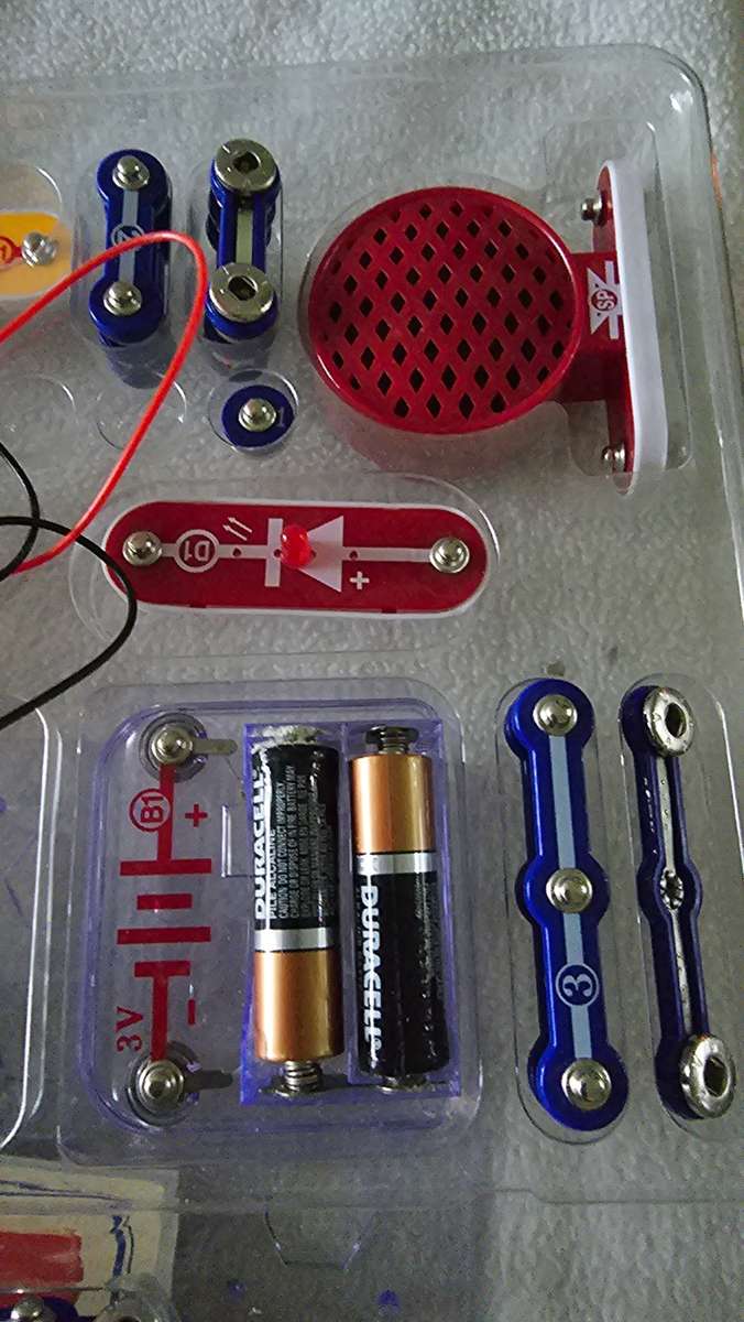 ELECTRONIC SNAP CIRCUIT JNR(BUILD OVER 100 EXCITING PROJECT ( BY ELENCO