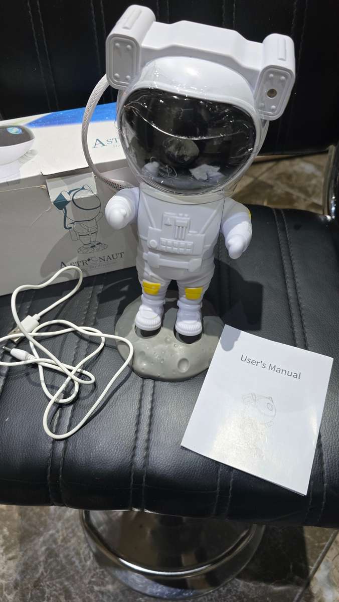 ASTRONAUGHT STARRY SKY PROJECTOR(REMOTE CONTROLLED)