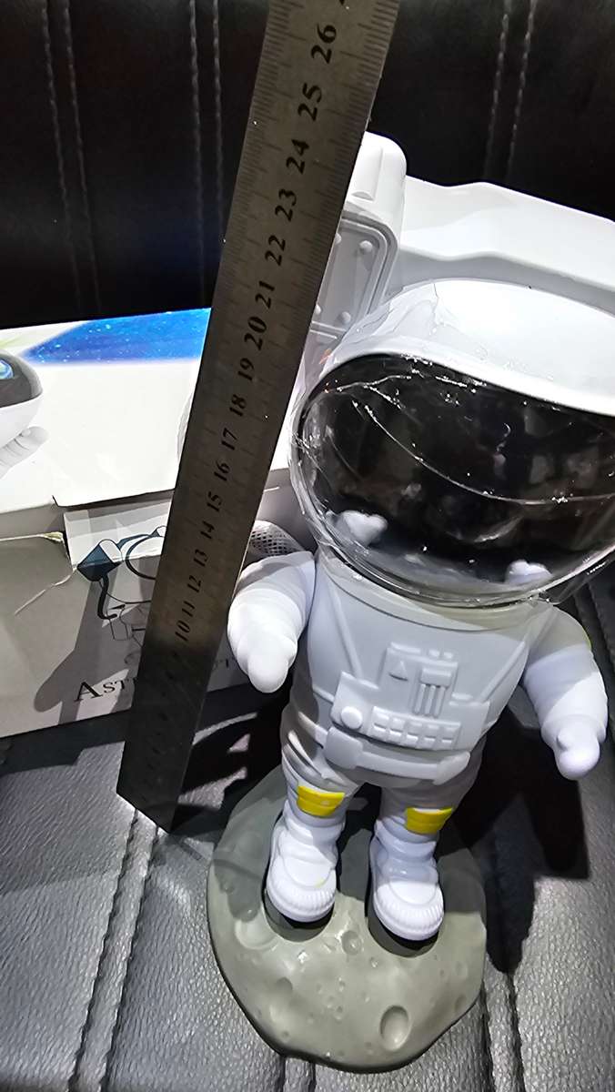 ASTRONAUGHT STARRY SKY PROJECTOR(REMOTE CONTROLLED)