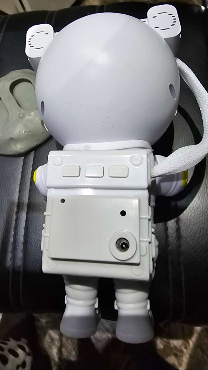 ASTRONAUGHT STARRY SKY PROJECTOR(REMOTE CONTROLLED)