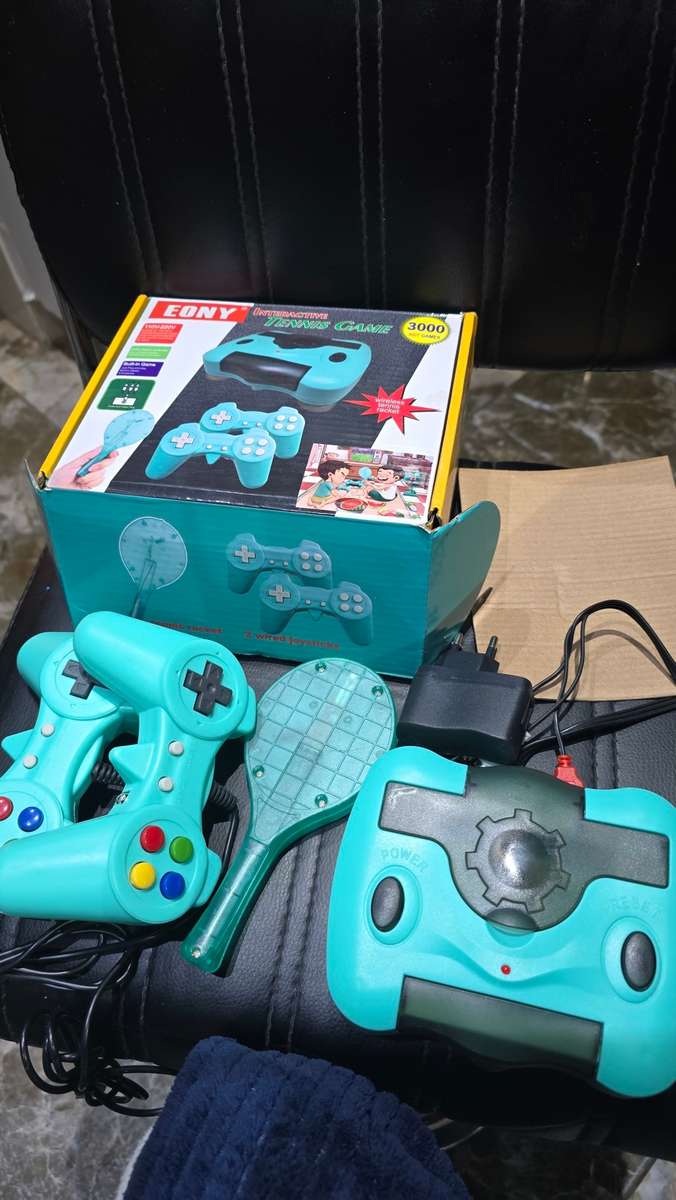 INTERACTIVE TENNIS GAME(3000 8 BIT GAMES)WITH WIRELESS TENNIS RACKET