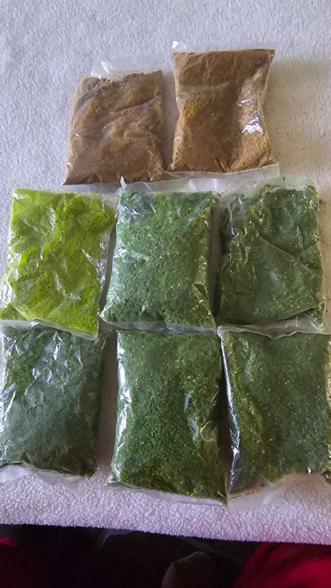 8 PKTS RAILWAY MODEL LAYOUTS(GRASS AND SAND)