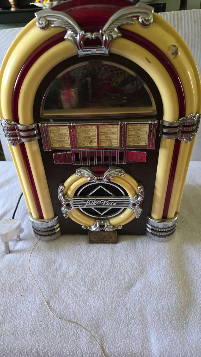 MINI JUKEBOX WITHLIGHTS( RADIO AND CASSETTE PLAYER) WORKS