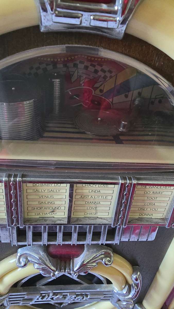 MINI JUKEBOX WITHLIGHTS( RADIO AND CASSETTE PLAYER) WORKS