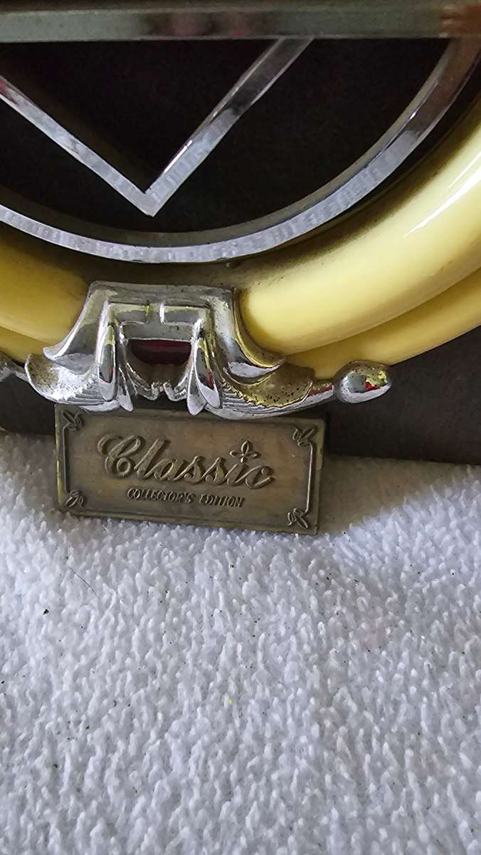 MINI JUKEBOX WITHLIGHTS( RADIO AND CASSETTE PLAYER) WORKS