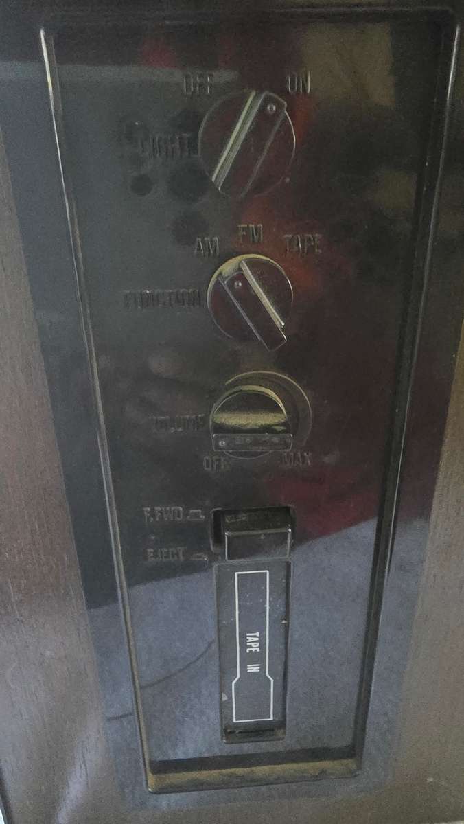 MINI JUKEBOX WITHLIGHTS( RADIO AND CASSETTE PLAYER) WORKS