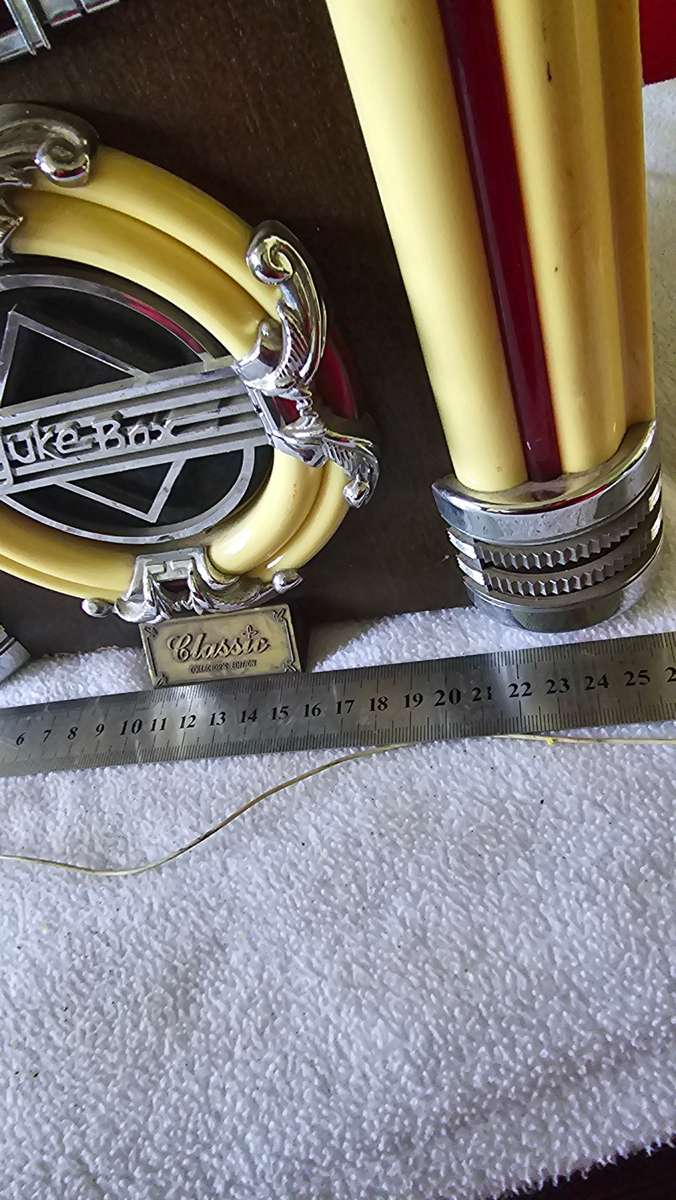 MINI JUKEBOX WITHLIGHTS( RADIO AND CASSETTE PLAYER) WORKS