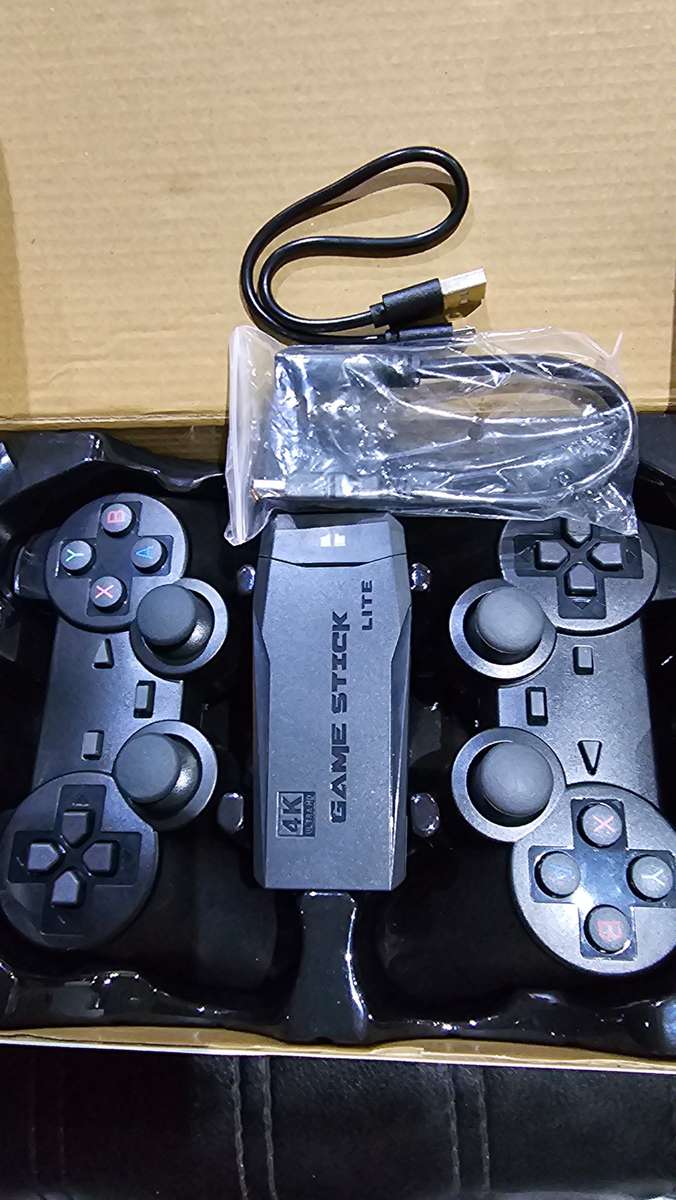 2.4 G WIRELESS CONTROLLER GAMEPAD