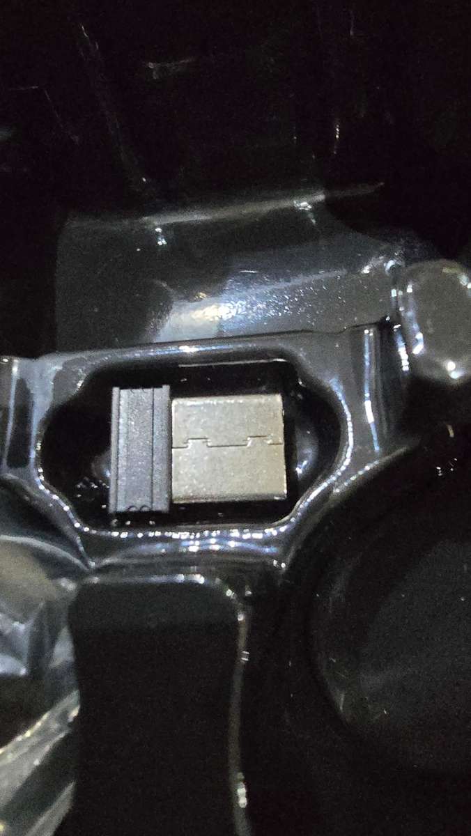 2.4 G WIRELESS CONTROLLER GAMEPAD