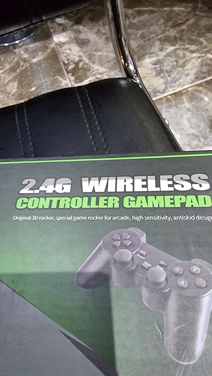 2.4 G WIRELESS CONTROLLER GAMEPAD
