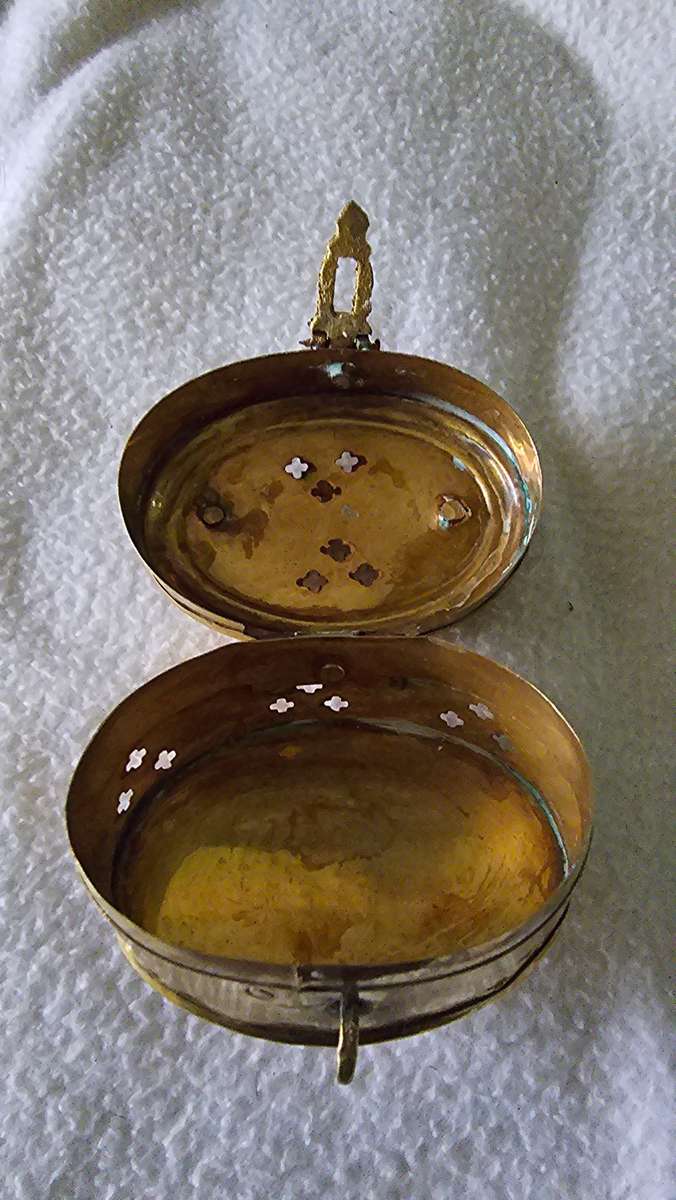 VINTAGE BRASS CRICKET TRINKET BOX