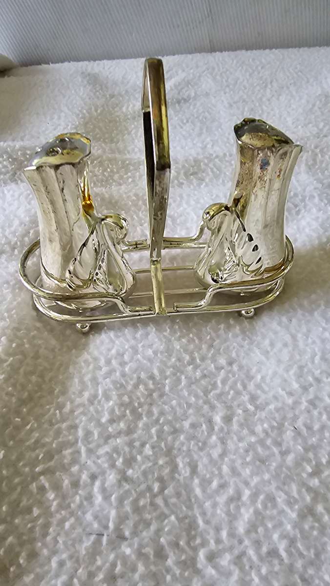 SILVERPLATED SALT & PEPPER SET WITH STAND