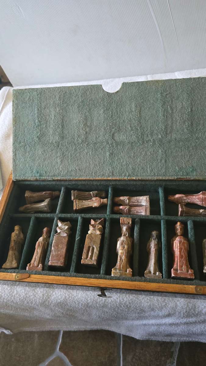 COMPLETE CHESS SET WITH FOLDABLE WOODEN CHESS AND STORAGE BOX