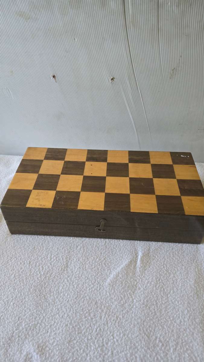 COMPLETE CHESS SET WITH FOLDABLE WOODEN CHESS AND STORAGE BOX