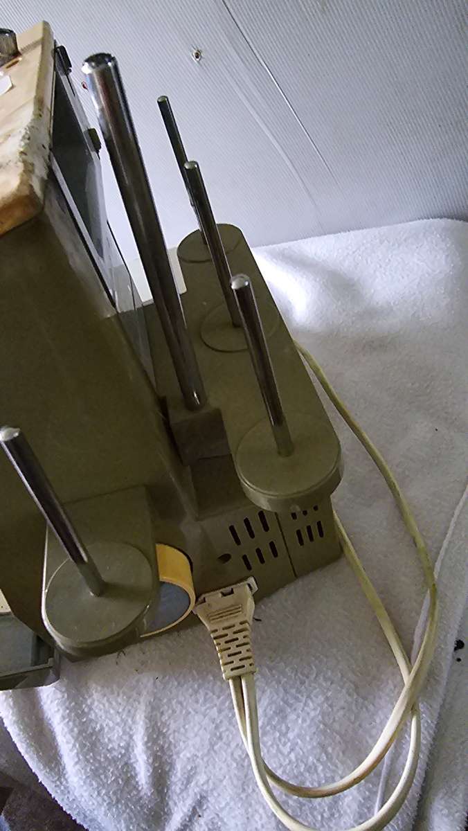 ELNA L2 OVERLOCKER(WORKS)SEE DESCRIPTION