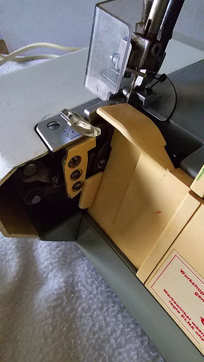 ELNA L2 OVERLOCKER(WORKS)SEE DESCRIPTION