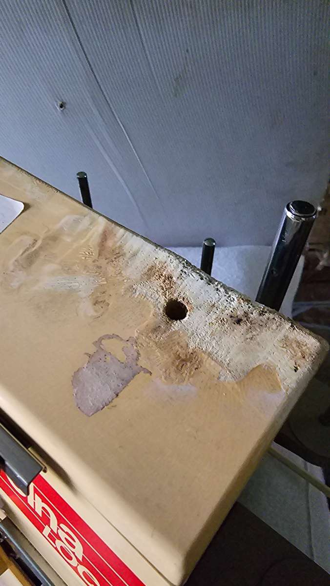 ELNA L2 OVERLOCKER(WORKS)SEE DESCRIPTION