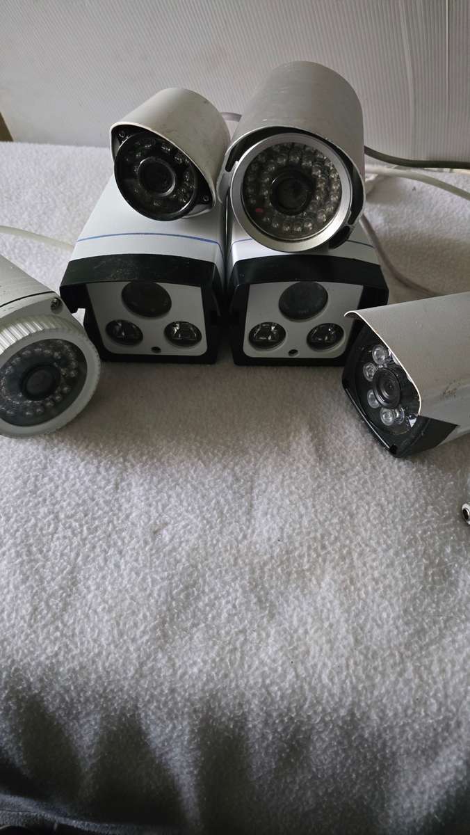 JOBLOT 6 PIECE CCTV CAMERAS-SEE DESCRIPTION