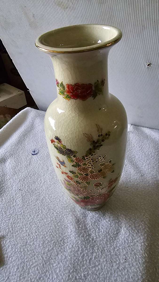 ORIENTAL PORCELAIN VINTAGE VASE-SEE MARKINGS(JAPAN)