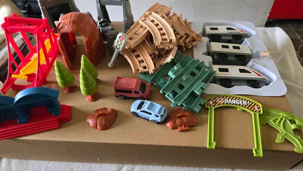 A1 CITY TRAIN MODEL(BATTERY OPERATED,UNUSED)