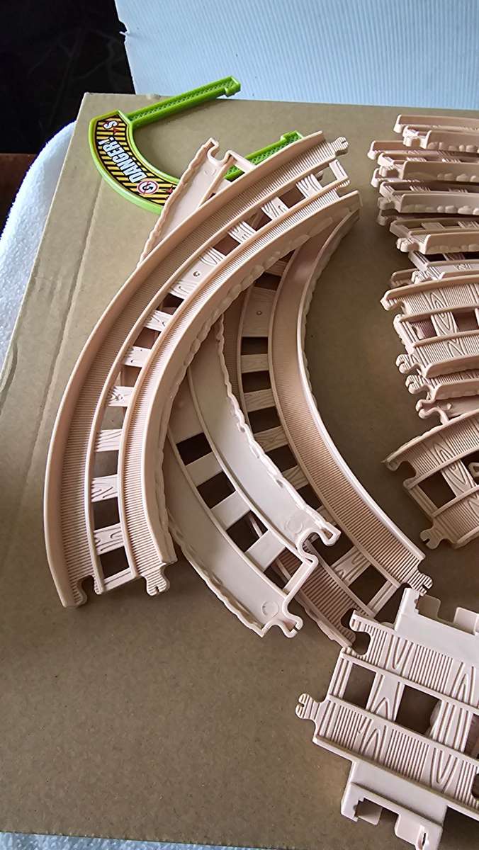 A1 CITY TRAIN MODEL(BATTERY OPERATED,UNUSED)