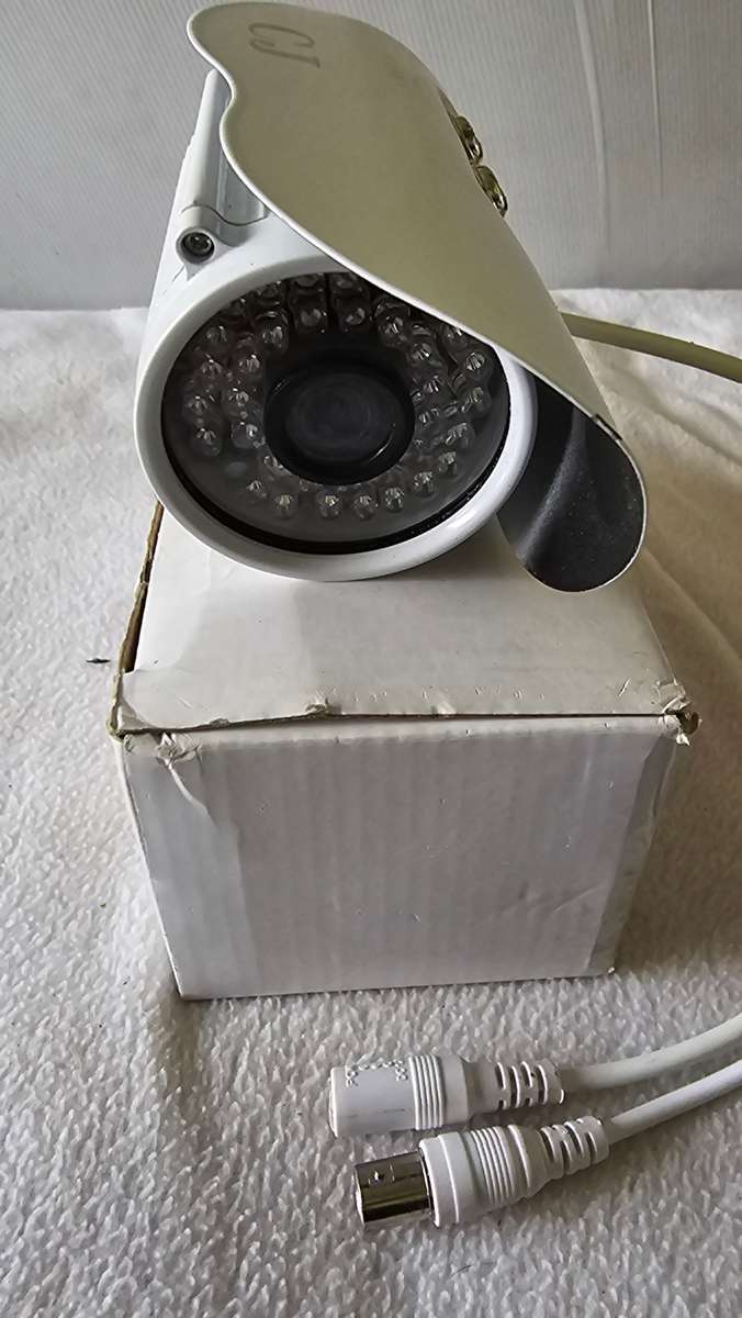 IR COLOR AHD CCTV CAMERA WITH BRACKET