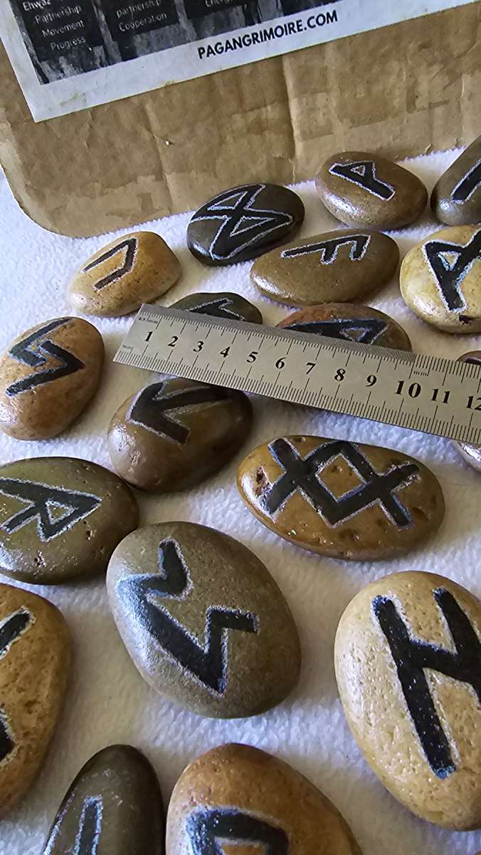COMPLETE 24 PIECE ELDER FUTHARK RUNES WITH MEANINGS BOARD