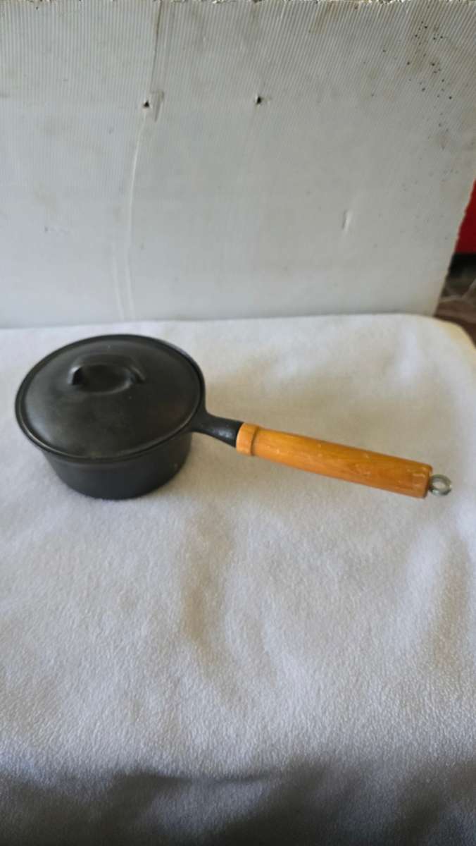 SOLID CAST IRON SAUCEPAN