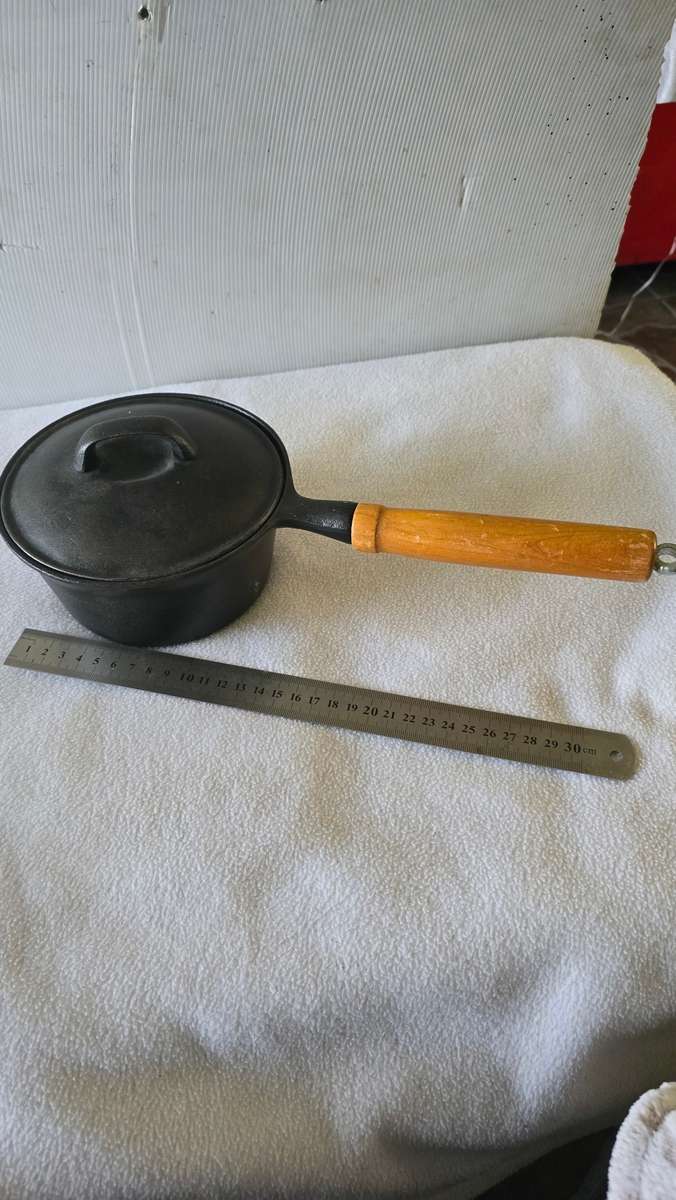 SOLID CAST IRON SAUCEPAN