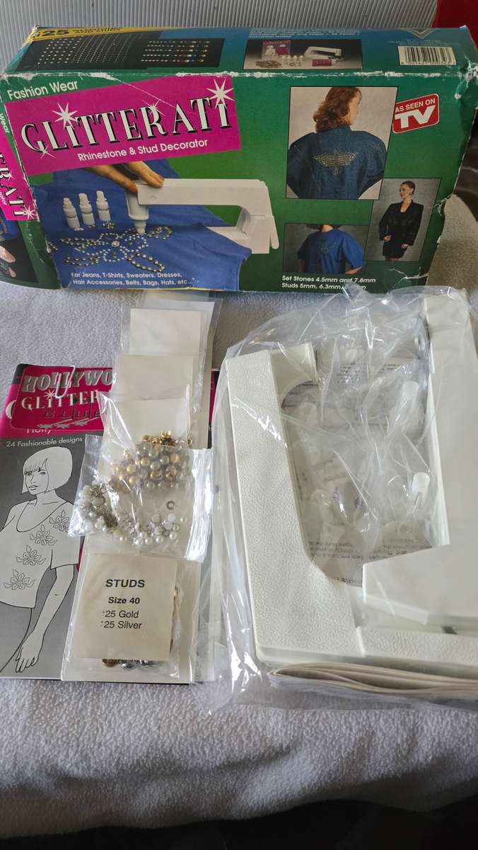 GLITTER RHINESTON AND STUD DECORATOR KIT(UNUSED)