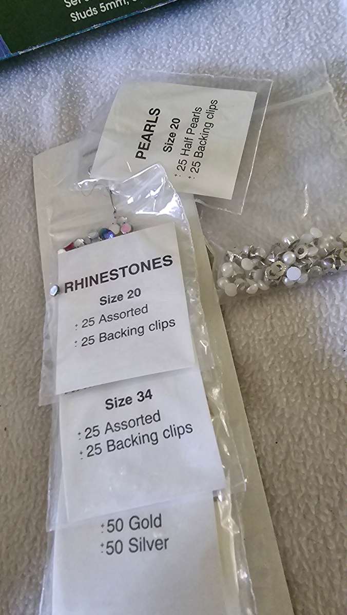 GLITTER RHINESTON AND STUD DECORATOR KIT(UNUSED)